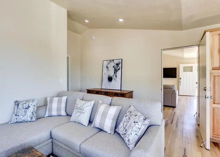Comfy Oakhurst Duplex Near Hiking And Sightseeing!
