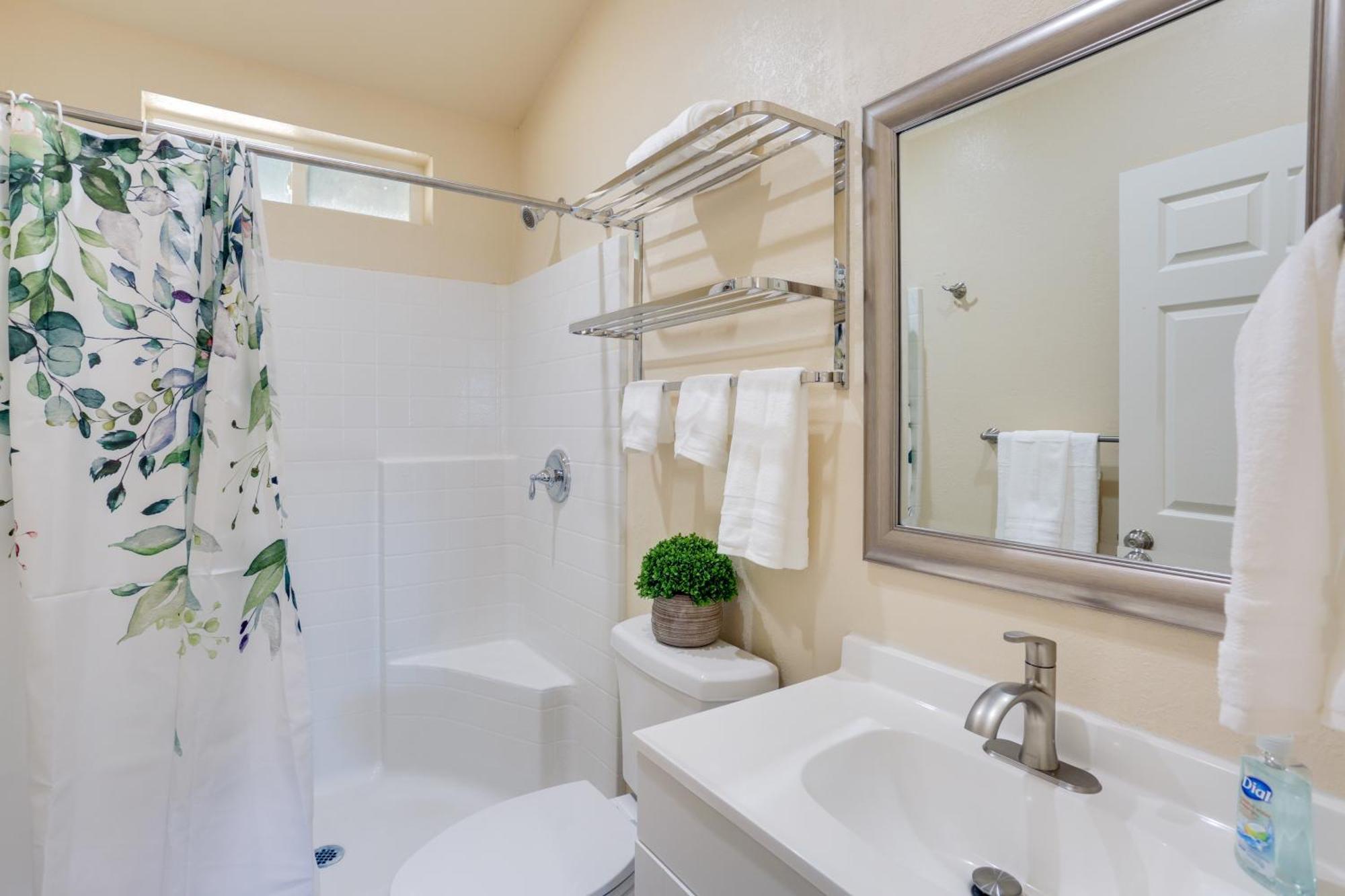 Comfy Duplex Near Hiking And Sightseeing!