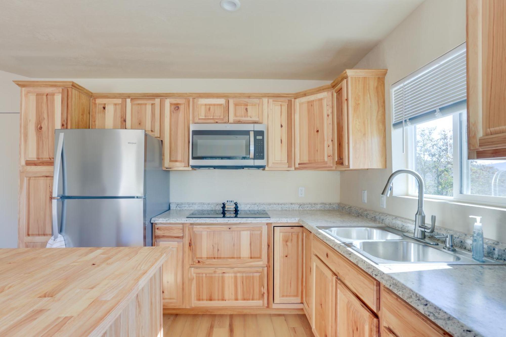 Comfy Duplex Near Hiking And Sightseeing! Holiday home *