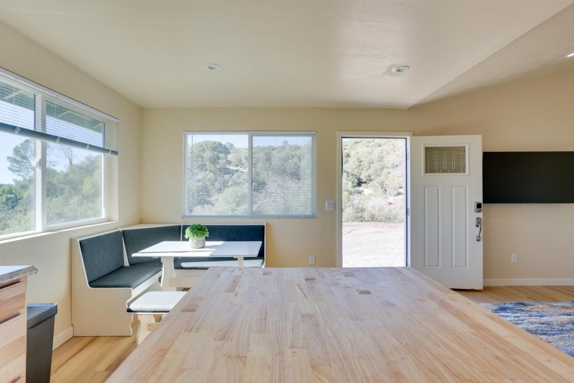 Comfy Duplex Near Hiking And Sightseeing! Holiday home
