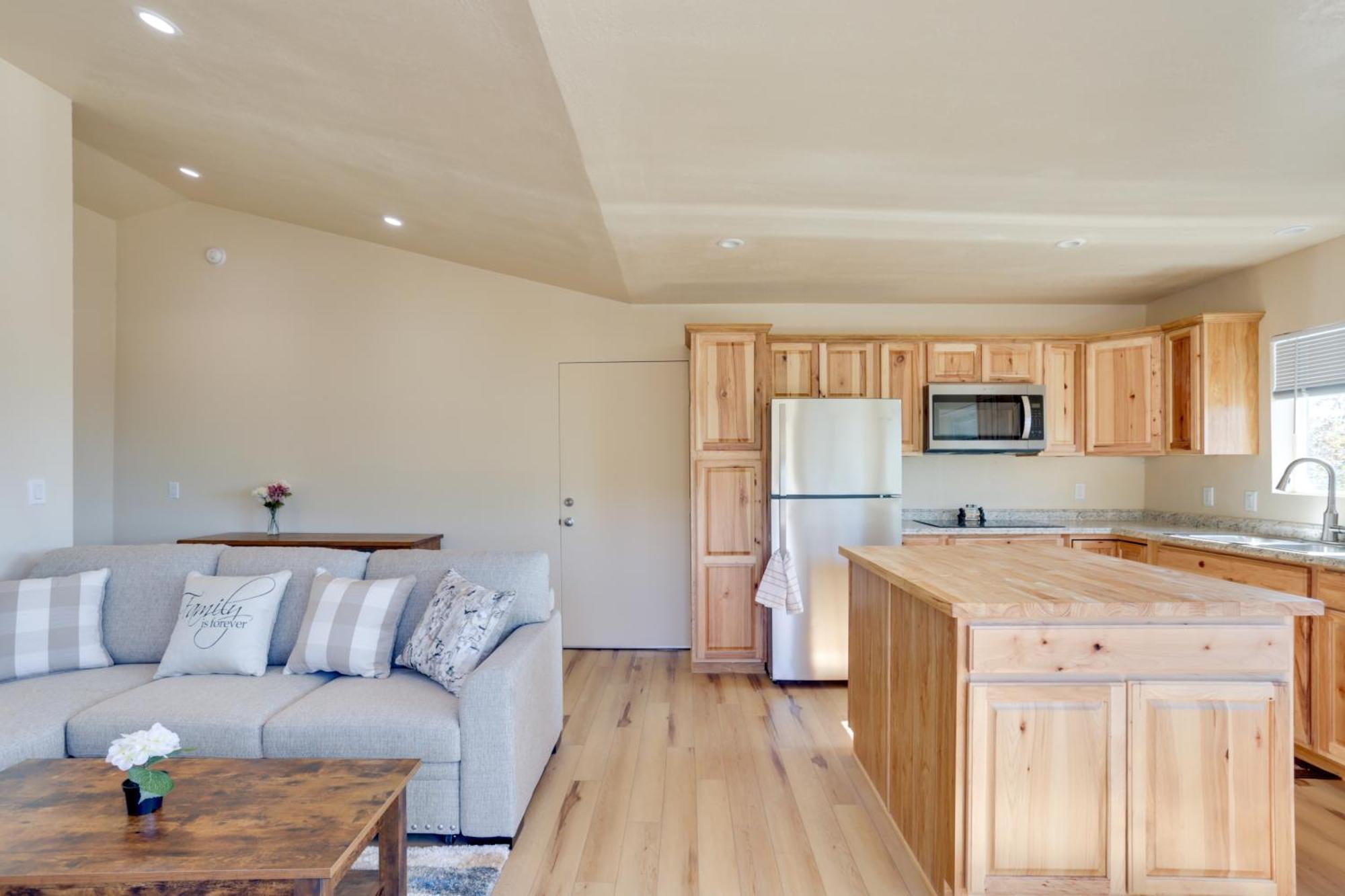 Comfy Duplex Near Hiking And Sightseeing! Holiday home Oakhurst